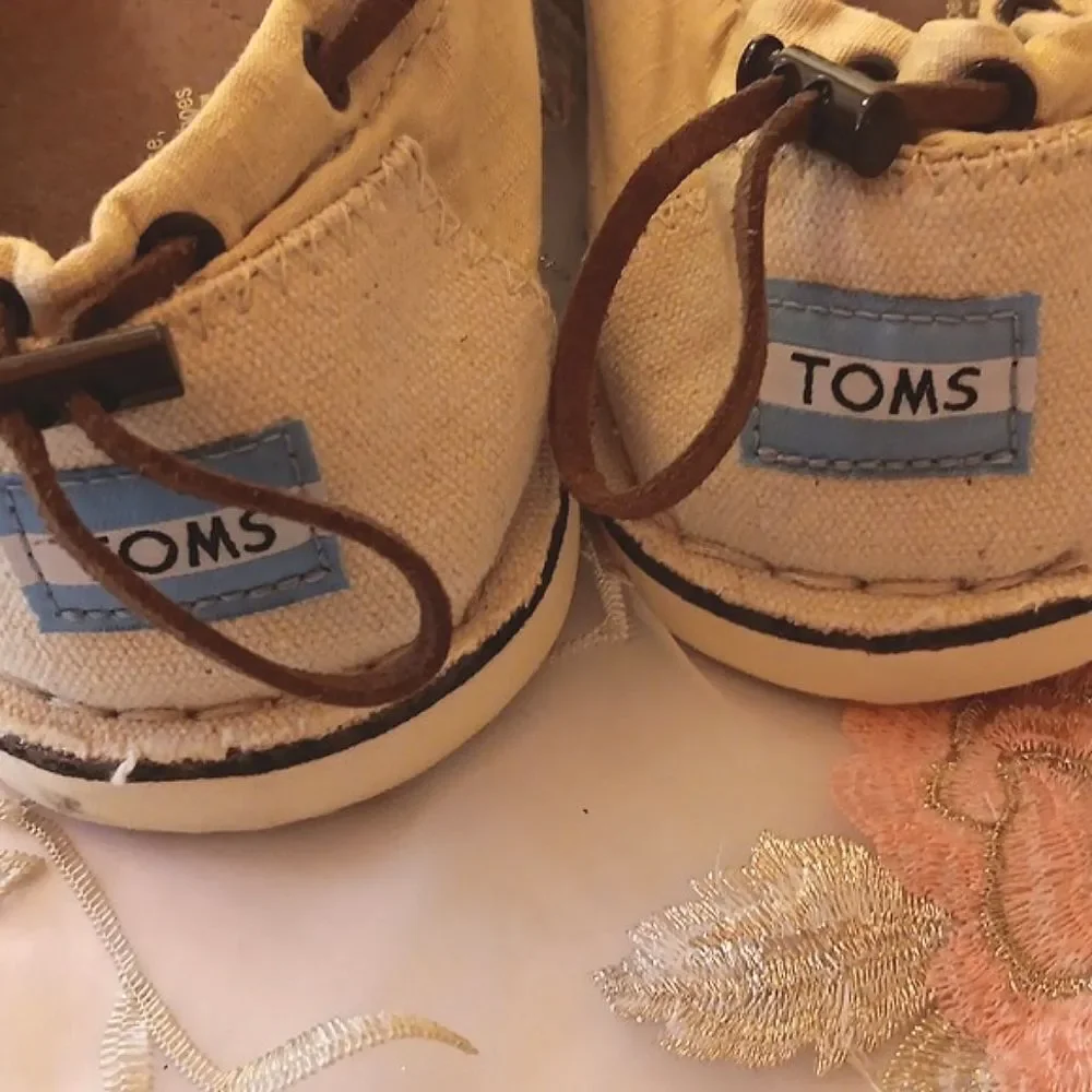 NEW. TOMS Cream Slip-On Shoes - Picture 6 of 8
